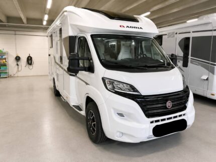 CENA: 19 500 € ! FIAT ADRIA CORAL 670 SC PLUS – 160 KM – AUTOMATYCZNA SKRZYNIA 9-BIEGOWA – ELEKTRYCZNIE REGULOWANE ŁÓŻKO QUEEN SIZE – PANEL SOLARNY – ROK 2020 🚐