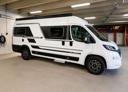 CENA: 32.000 € (2024)     🚐 ADRIA TWIN 640 SGX SUPREME 2024 – FIAT DUCATO 2.2 MULTIJET 140 KM – AUTOMATYCZNA SKRZYNIA ZF 9-BIEGOWA – ŁÓŻKA POJEDYNCZE – MODUŁOWY GARAŻ