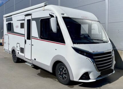 CENA: 24 000 € – LMC I 695 – 150 KM – AUTOMATYCZNA SKRZYNIA BIEGÓW – 38 000 KM – AKUMULATOR LITOWY – PANEL SOLARNY – ŁÓŻKO QUEEN Z REGULACJĄ WYSOKOŚCI – PODPORY HYDRAULICZNE