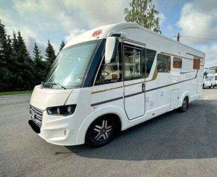CENA: 26 000 €! EURA MOBIL IL 720 QB – 177 KM – AUTOMATYCZNA SKRZYNIA BIEGÓW – 2019 – 59 000 KM – ŁÓŻKO QUEEN – ŁÓŻKO OPUSZCZANE – LITOWA BATERIA – 2 PANELE SOLARNE